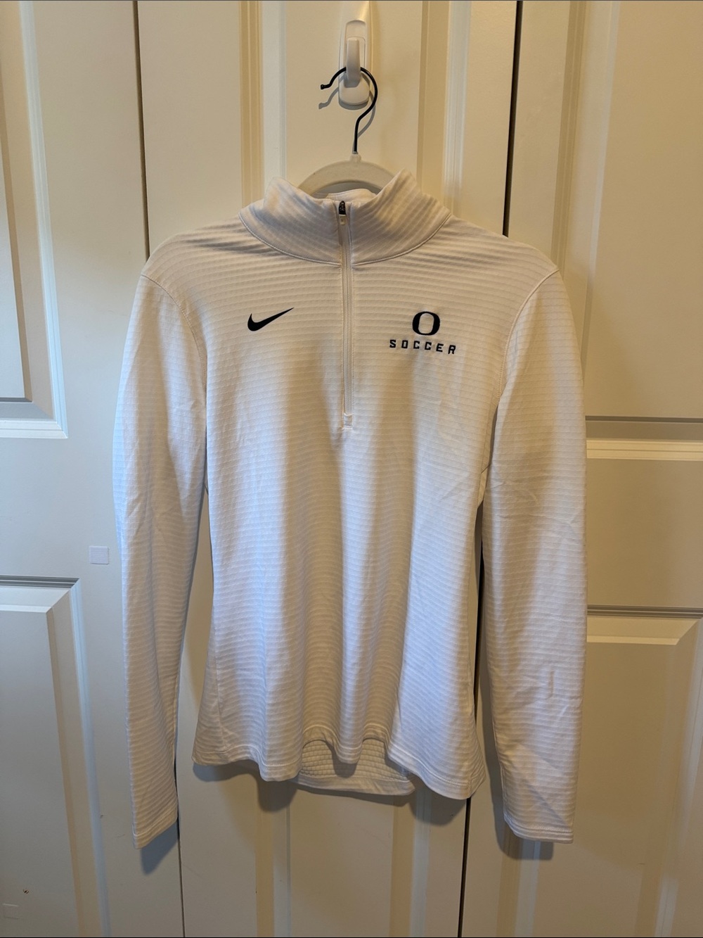 Nike University of Oregon | White and Black Soccer Quarter-Zip Pullover